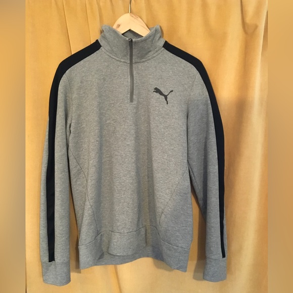EUC- worn once or twice. Puma 1/4 zip w/black stripe down arms. Size M - Picture 3 of 4